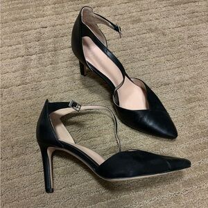 Naturalizer black pointed toe pump